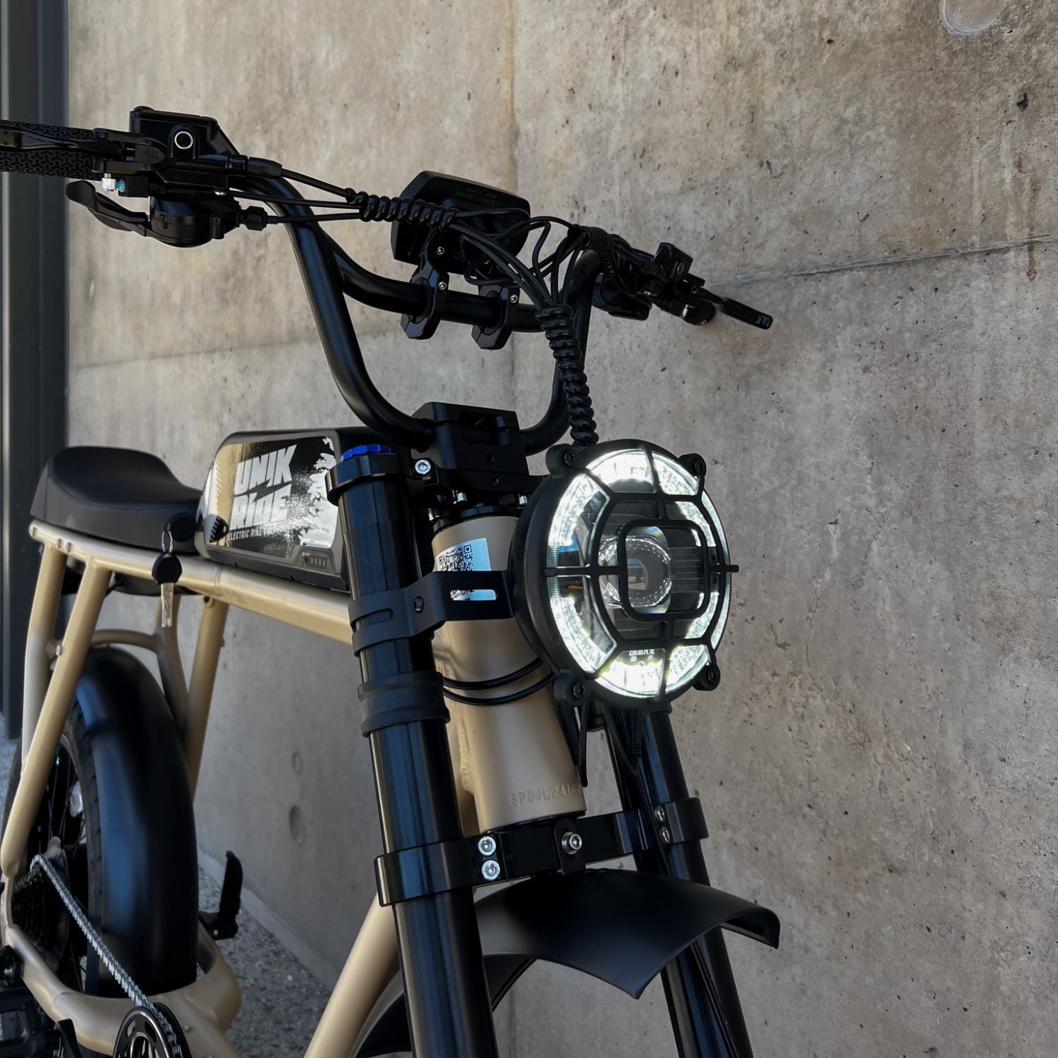Phare LED avant du fatbike électrique biplace City XL Unik Ride