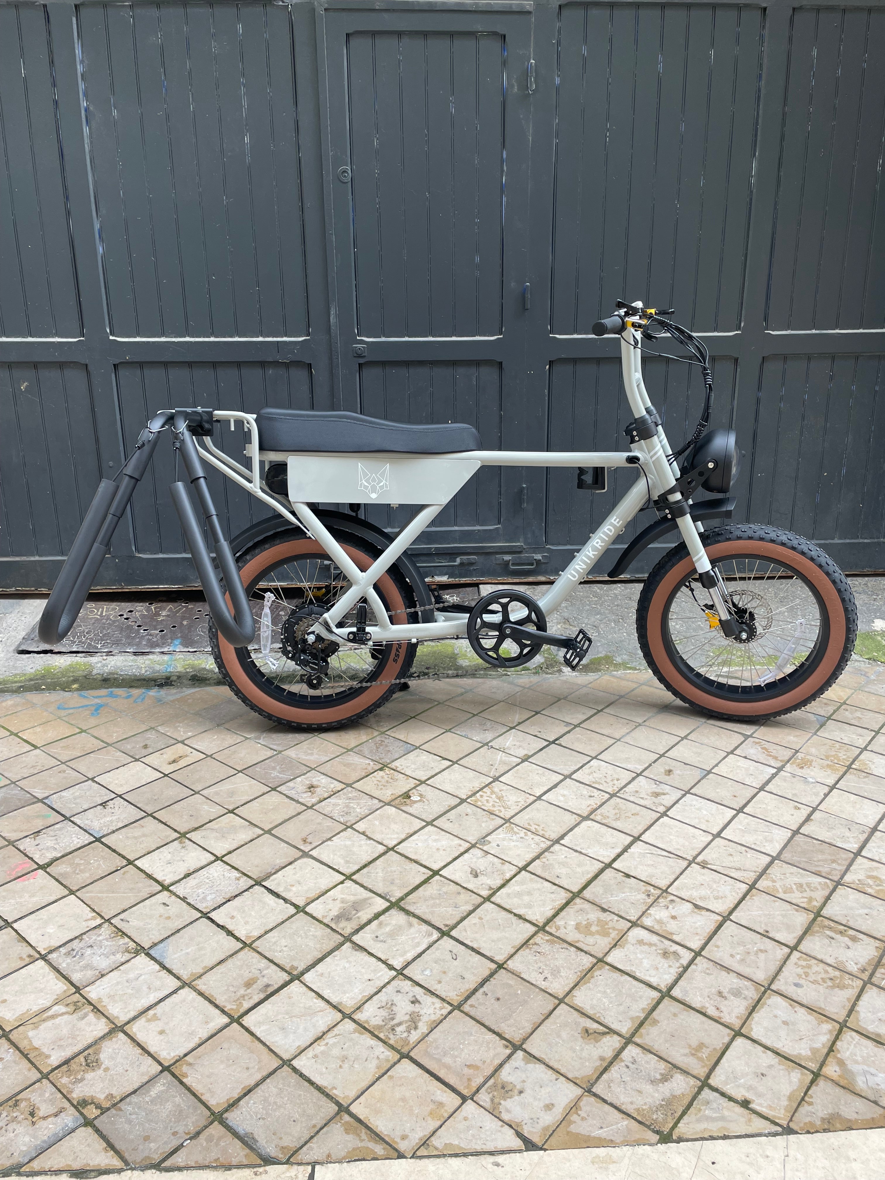 vélo ville avec porte surf