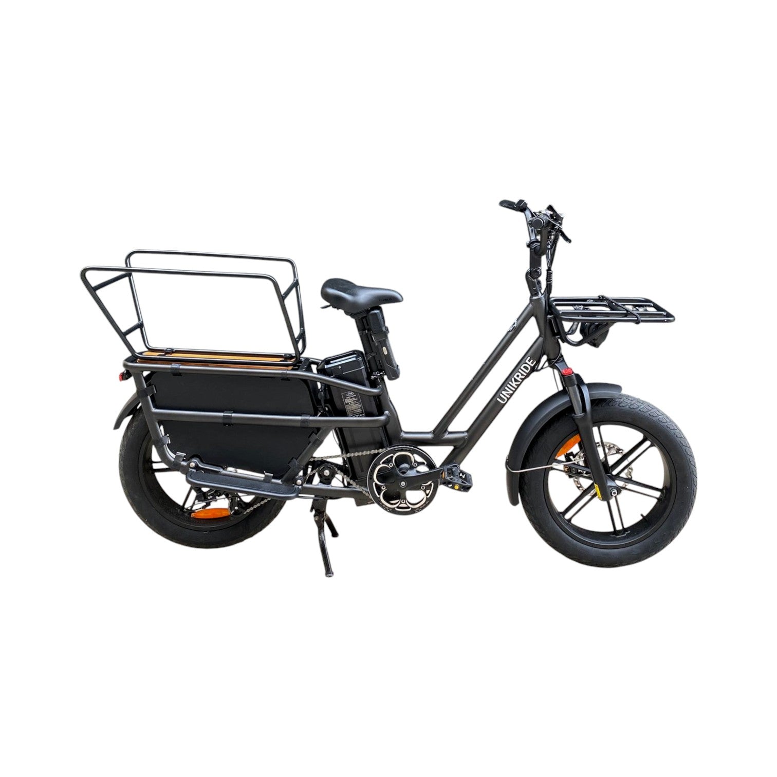 Vélo cargo électrique 3 places, idéal pour transporter enfants ou passagers.