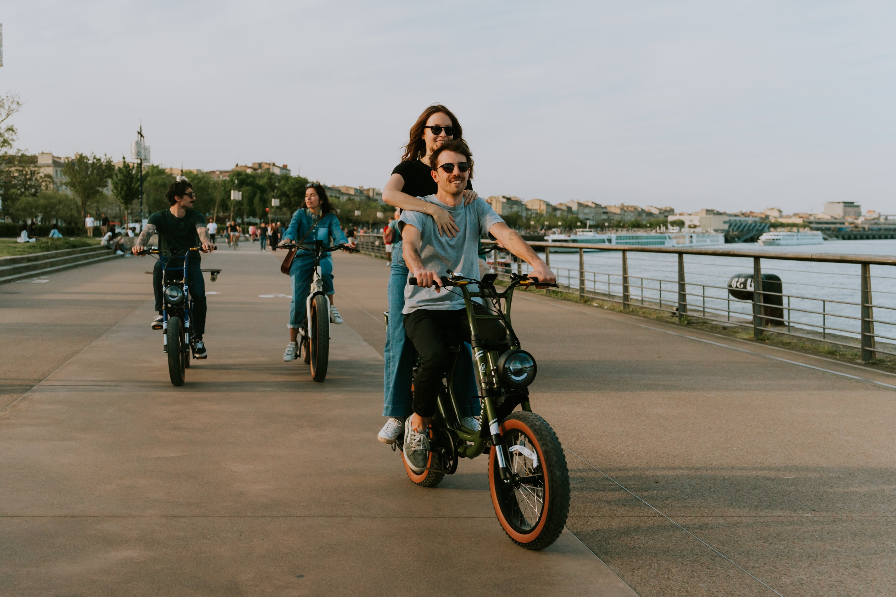 Vélo électrique cargo compact : la solution de transport en ville par Unikride