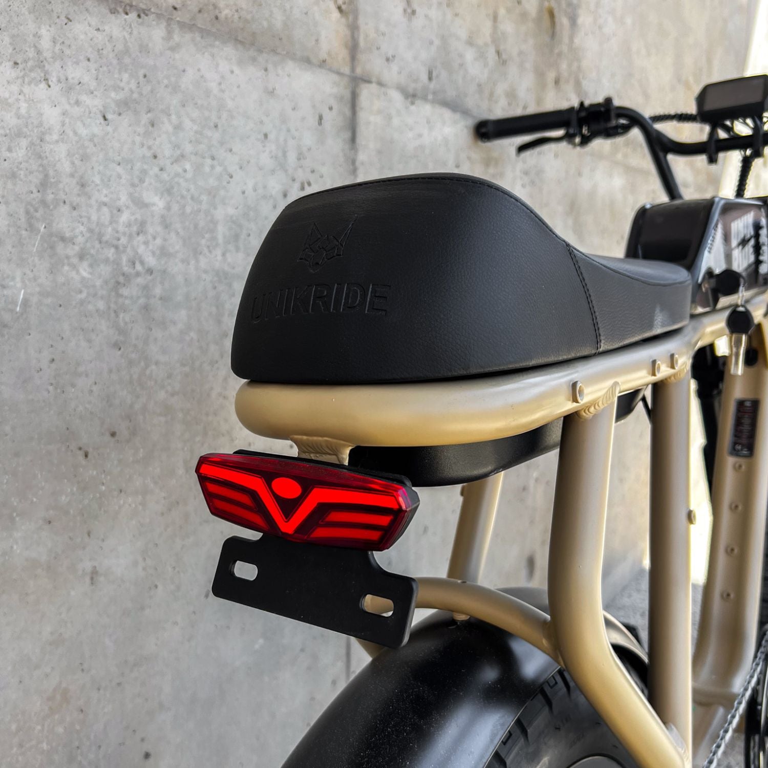Selle confort et feu arrière du fatbike électrique biplace City XL