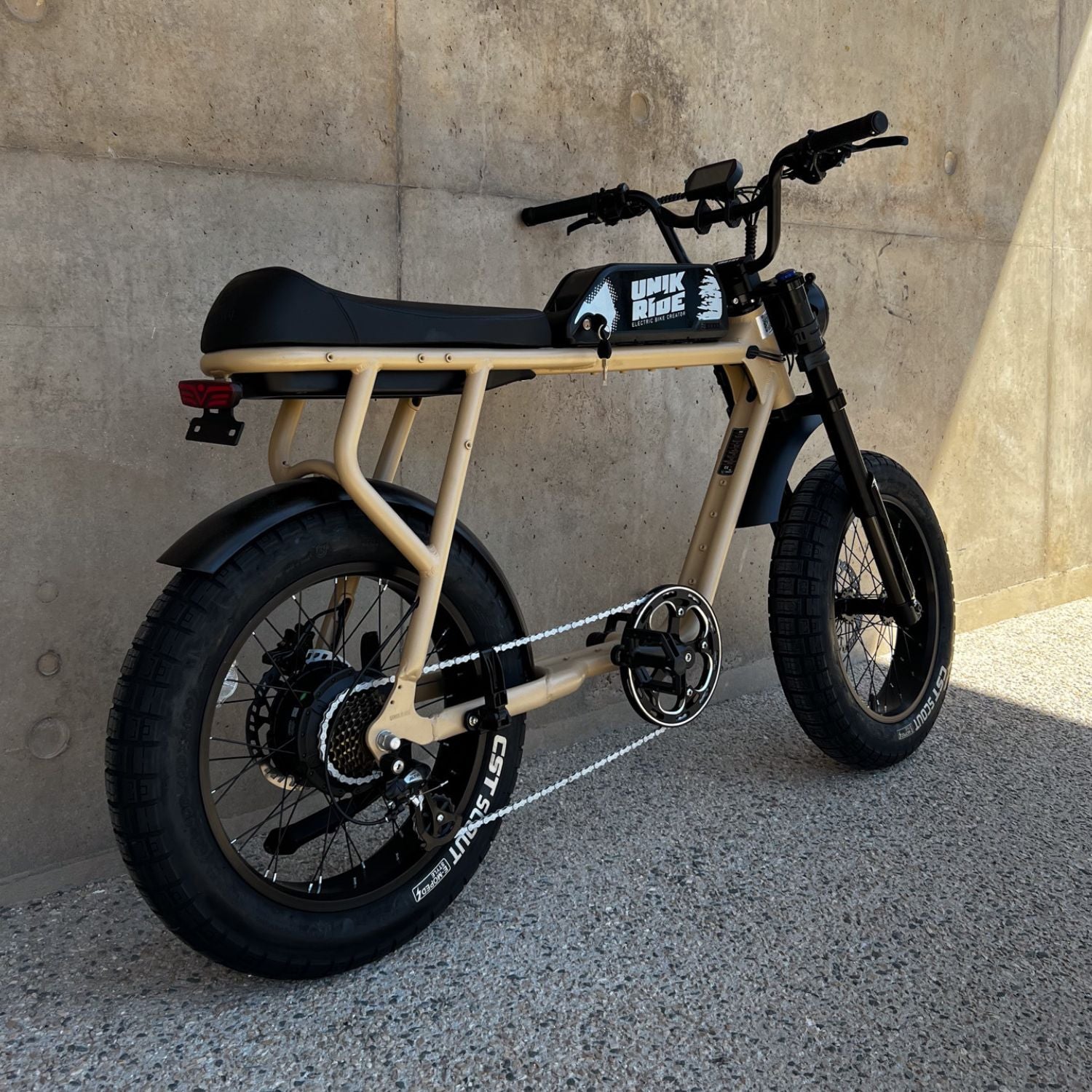 Fatbike électrique biplace City XL vue avant avec pneus fat et suspension