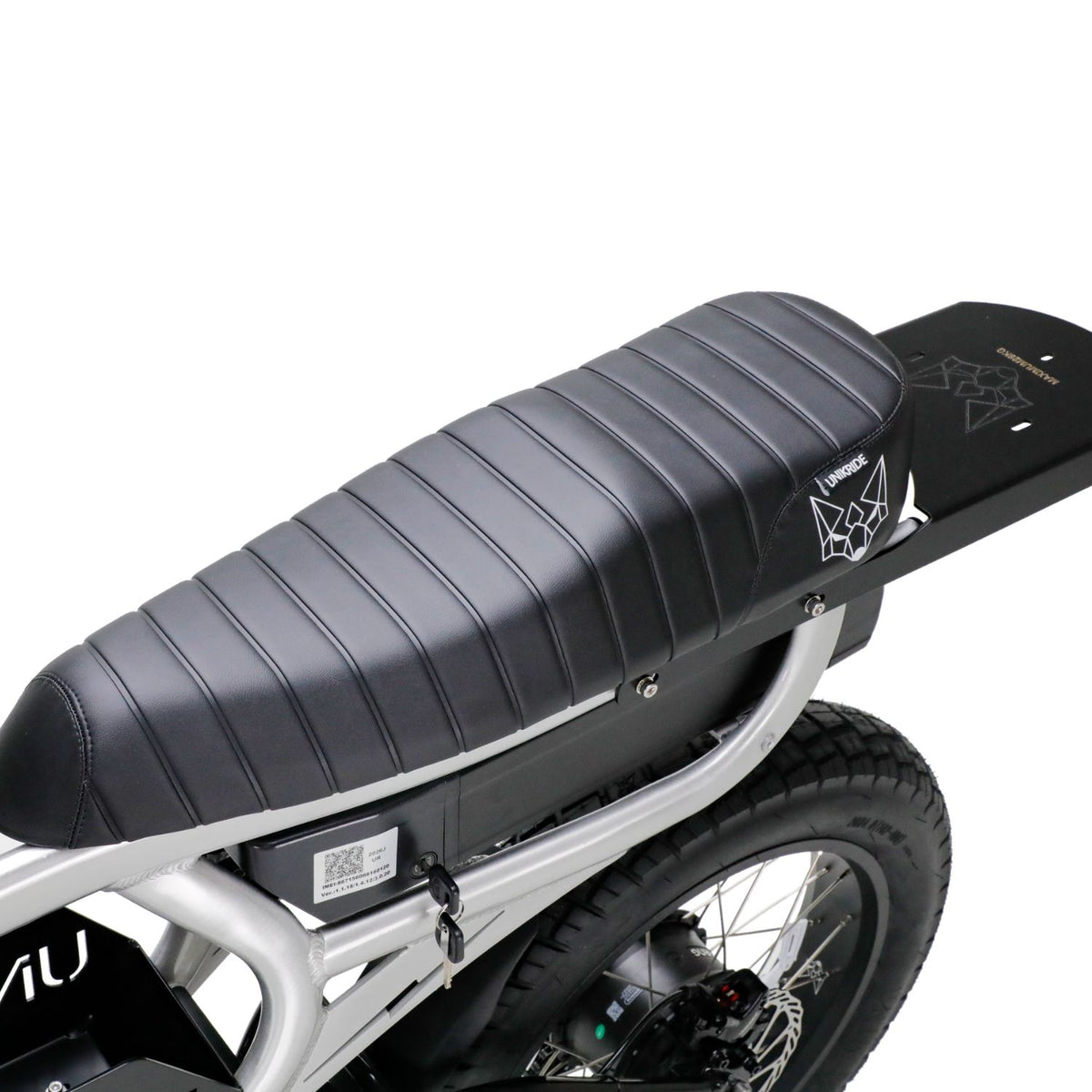 Selle biplace et batterie du Fatstreet Xtrail vélo électrique argent avec cadre aluminium brossé verni