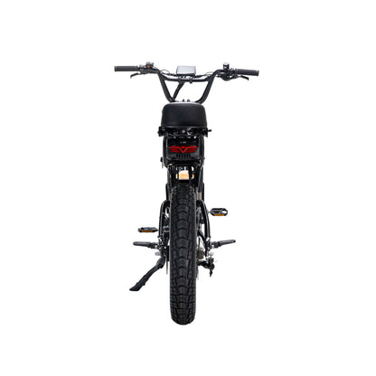 Fatstreet XTrail Sport cadre bas noir vu de l’arrière, avec feu arrière et repose-pieds passager