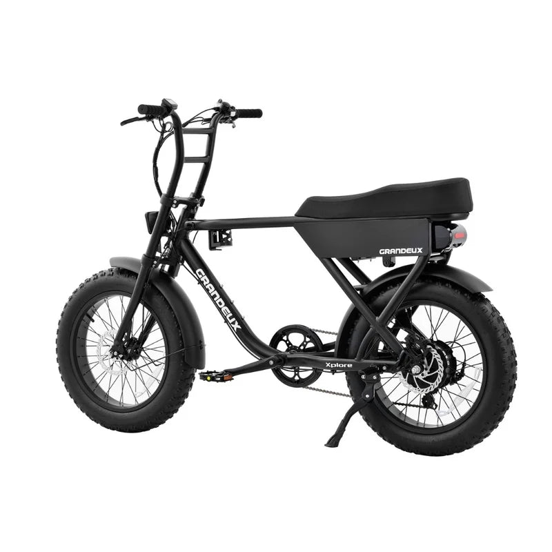 Grandeux Xplore noir en vue trois quarts arrière avec selle biplace