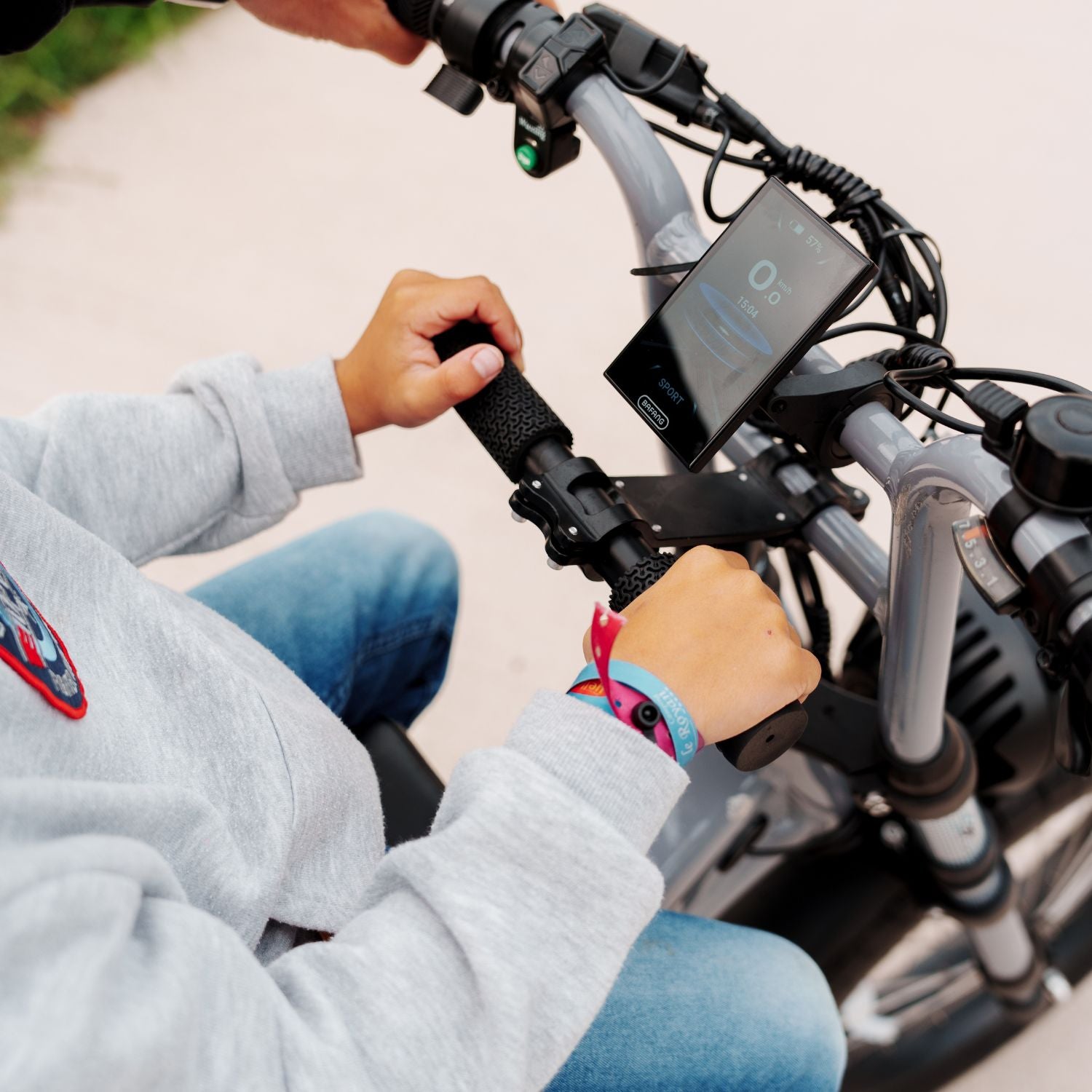 Détail du guidon enfant du kit selle de cadre pour enfant pour vélo électrique