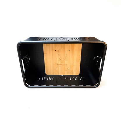 Intérieur du panier rectangle fermé Unikride avec fond bois gravé