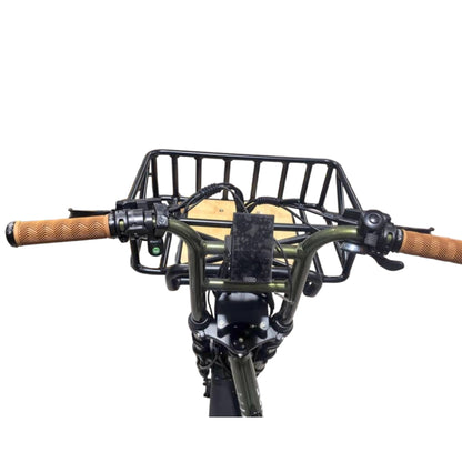 Vue depuis le guidon avec panier de transport rectangle ouvert Fatstreet