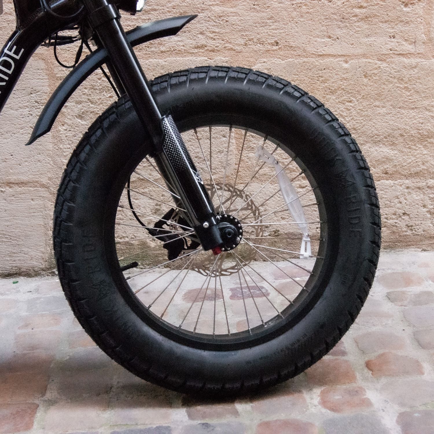 Pneu fatbike unikride 20x4 noir pour vélo électrique