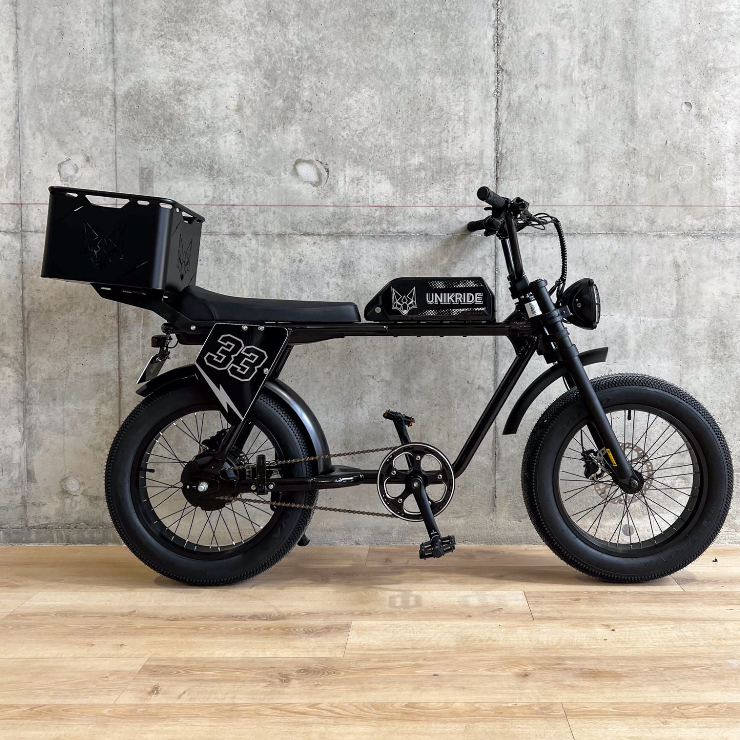 Porte-bagage arrière pour vélo électrique City UNIKRIDE installé sur fatbike urbain