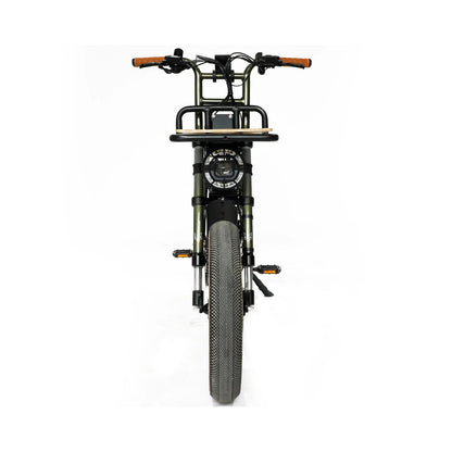 Vue depuis le guidon du porte-paquet avant Fatstreet avec plateau bambou Unikride