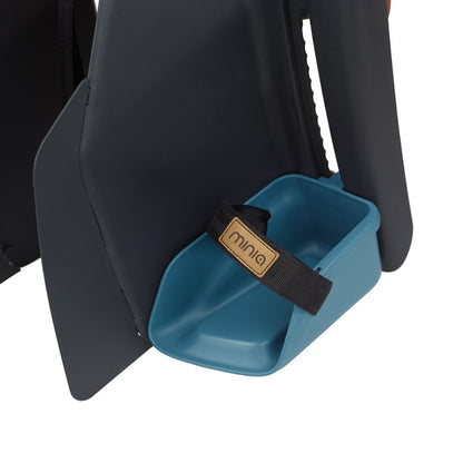 Détail du repose-pied bleu réglable avec sangle du siège enfant Polisport Minia CFS