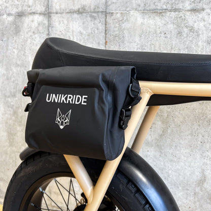 Sacoche latérale étanche fixée sur vélo électrique City UNIKRIDE
