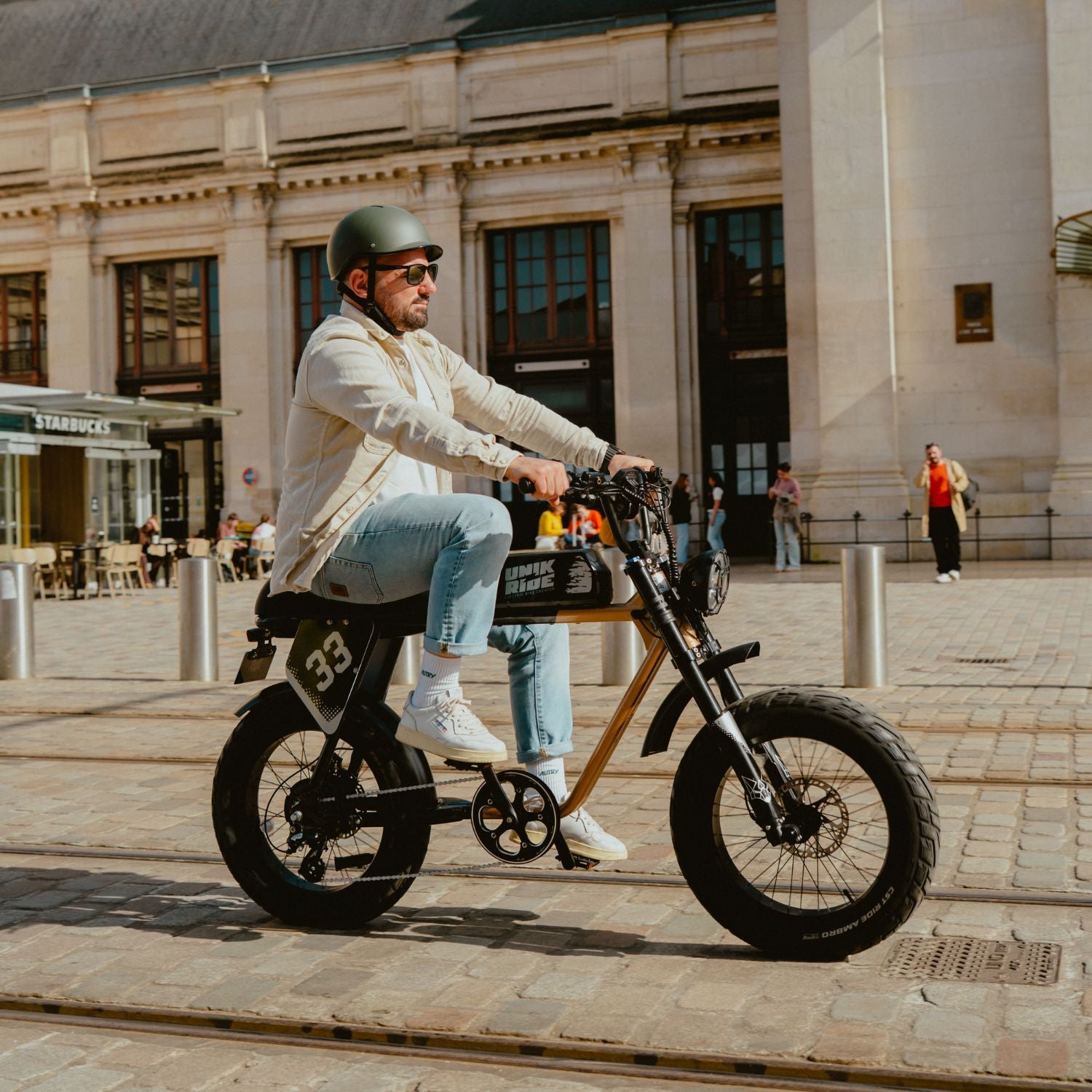 Velo electrique biplace CITY XL Unikride en milieu urbain